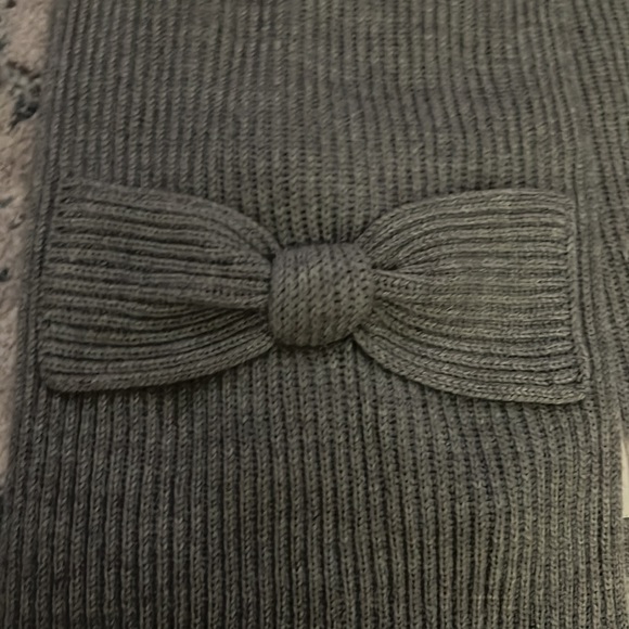 Kate Spade New York Womens Solid Bow Muffler Scarf with Pocket Width Length 71in - Picture 6 of 6